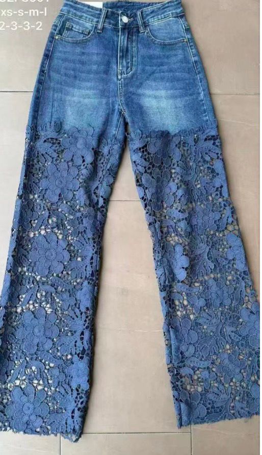 VAQUEROS DE PIERNA ANCHA CON RETALES DE ENCAJE FLORAL CALADO - Imagen 2