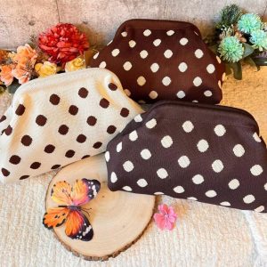 Bolso de mano "pouch" con estampado de lunares