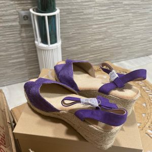 Zapatos cuña morados