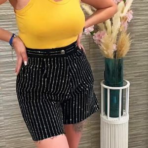 Pantalón corto vaquero con líneas de strass (brillantes de imitación)